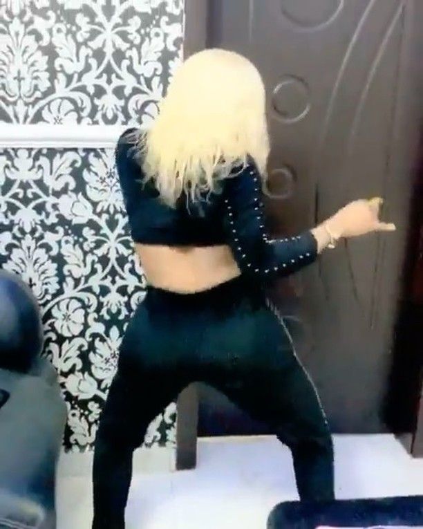 Bobrisky dancing